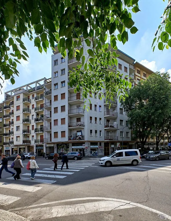 Gasthuis Eleganti Suite In Piazzale Lagosta Milaan